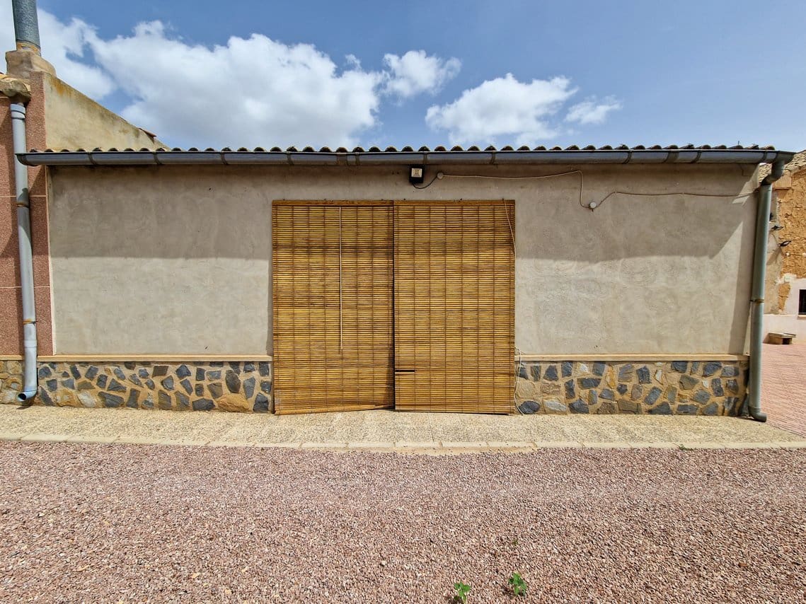 6 bedroom Finca/Country House for sale in Pinoso with pool - € 299,950 (Ref: 7775550)