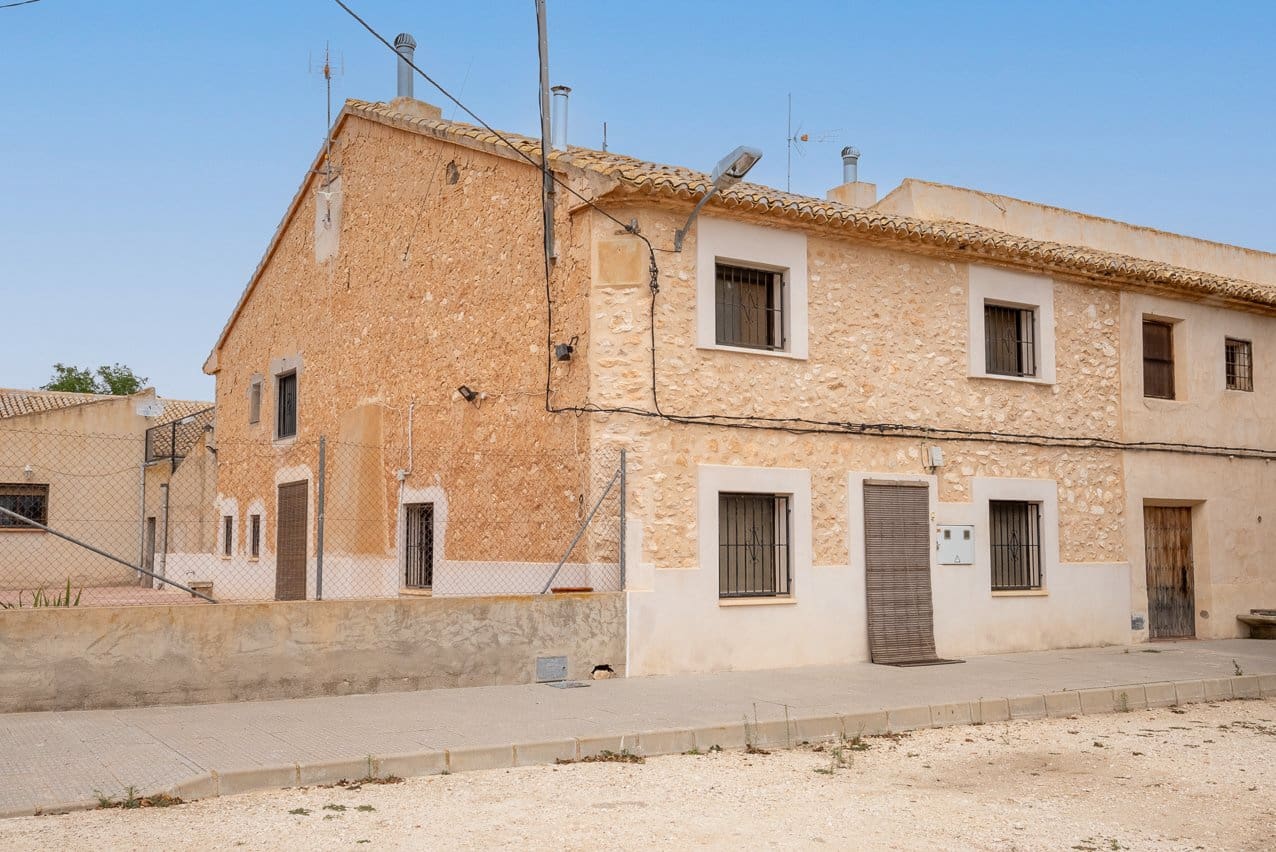 6 bedroom Finca/Country House for sale in Pinoso with pool - € 299,950 (Ref: 7775550)
