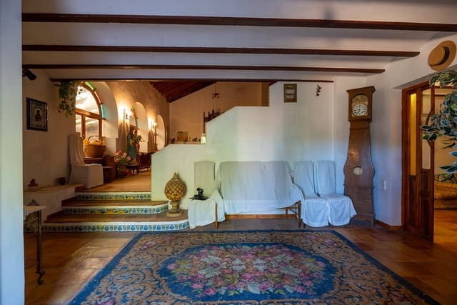 4 soverom Finca/Herregård til salgs i Yecla med svømmebasseng - € 175 000 (Ref: 7849926)
