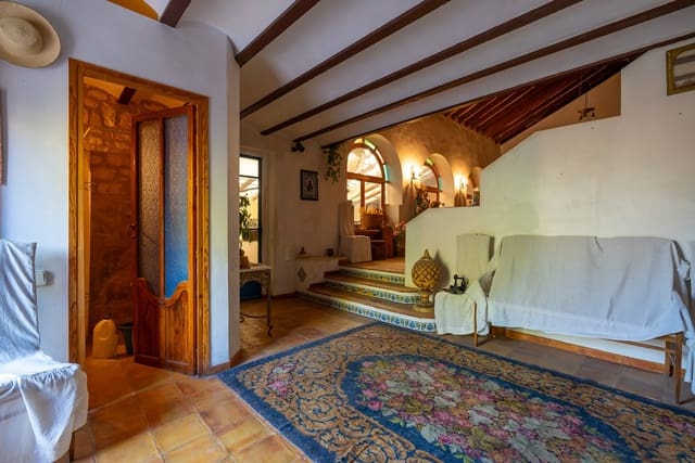 4 soverom Finca/Herregård til salgs i Yecla med svømmebasseng - € 175 000 (Ref: 7849926)