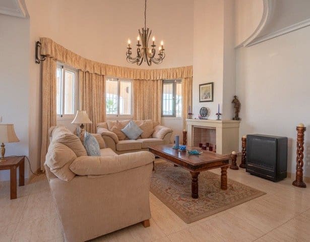 4 bedroom Villa for sale in Algorfa with pool - € 575,000 (Ref: 7863870)