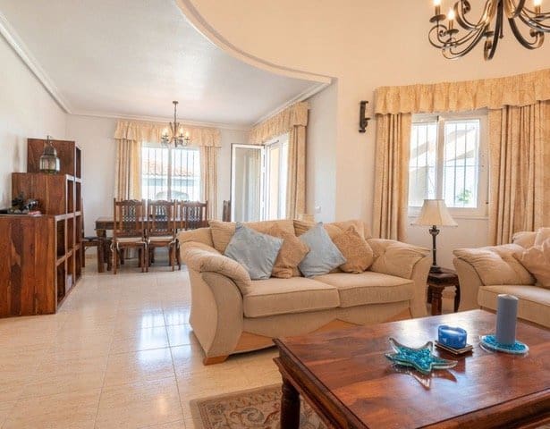 4 bedroom Villa for sale in Algorfa with pool - € 575,000 (Ref: 7863870)