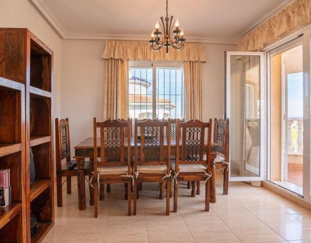 4 bedroom Villa for sale in Algorfa with pool - € 575,000 (Ref: 7863870)