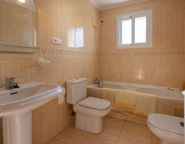 4 bedroom Villa for sale in Algorfa with pool - € 575,000 (Ref: 7863870)