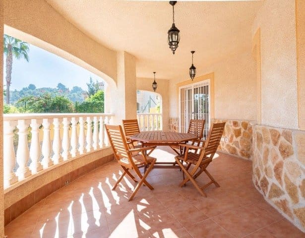 4 bedroom Villa for sale in Algorfa with pool - € 575,000 (Ref: 7863870)