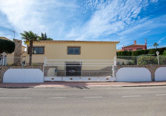 4 bedroom Villa for sale in Algorfa with pool - € 795,000 (Ref: 7863871)