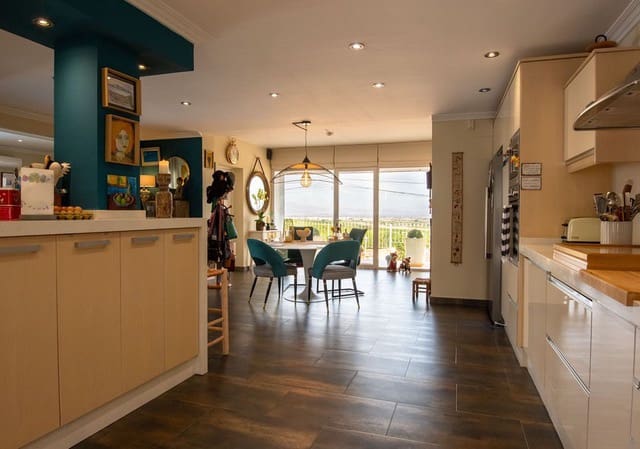 4 bedroom Villa for sale in Algorfa with pool - € 795,000 (Ref: 7863871)