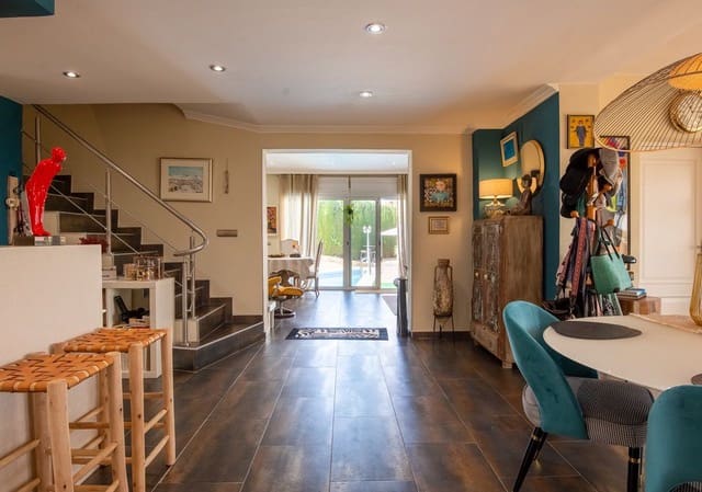 4 bedroom Villa for sale in Algorfa with pool - € 795,000 (Ref: 7863871)