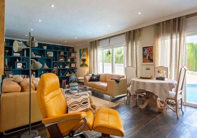 4 bedroom Villa for sale in Algorfa with pool - € 795,000 (Ref: 7863871)