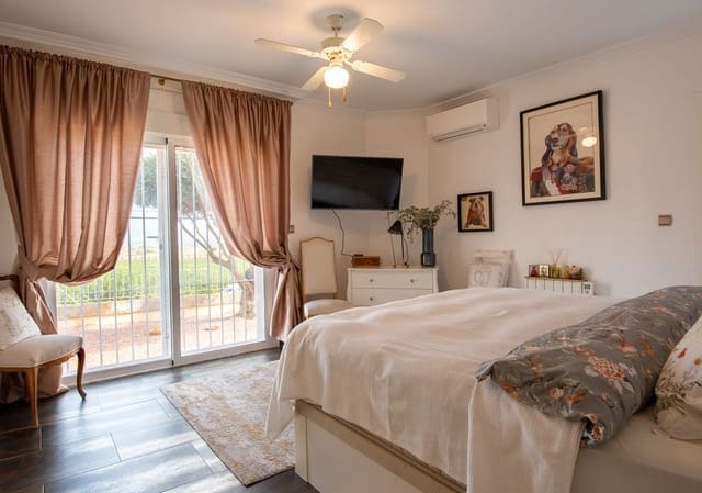 4 bedroom Villa for sale in Algorfa with pool - € 795,000 (Ref: 7863871)