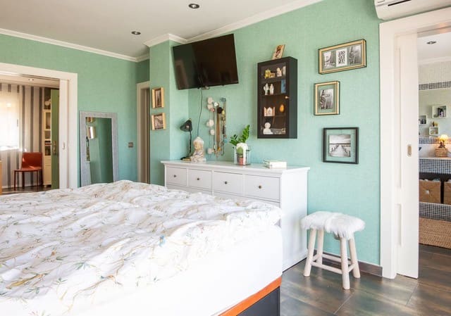 4 bedroom Villa for sale in Algorfa with pool - € 795,000 (Ref: 7863871)