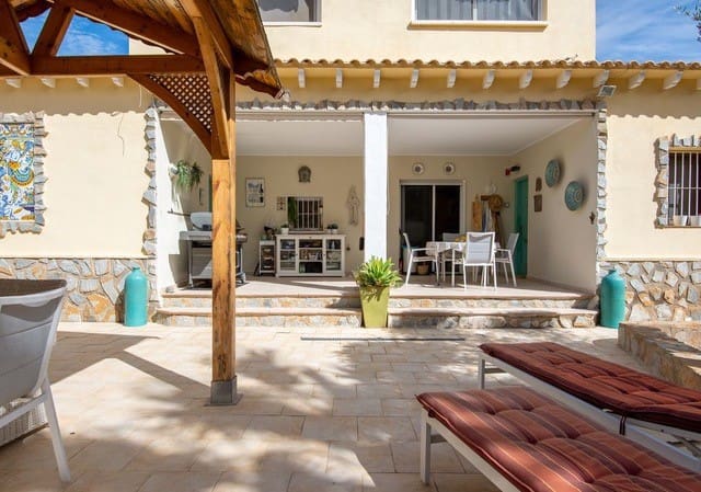 4 bedroom Villa for sale in Algorfa with pool - € 795,000 (Ref: 7863871)