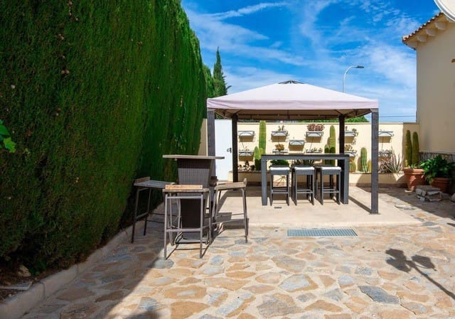 4 bedroom Villa for sale in Algorfa with pool - € 795,000 (Ref: 7863871)