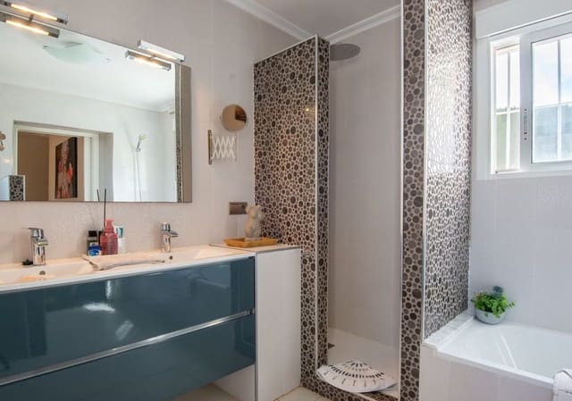 4 bedroom Villa for sale in Algorfa with pool - € 795,000 (Ref: 7863871)