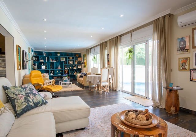 4 bedroom Villa for sale in Algorfa with pool - € 795,000 (Ref: 7863871)