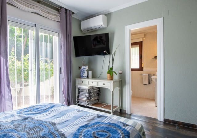 4 bedroom Villa for sale in Algorfa with pool - € 795,000 (Ref: 7863871)