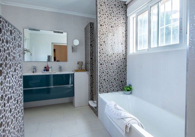 4 bedroom Villa for sale in Algorfa with pool - € 770,000 (Ref: 7863871)