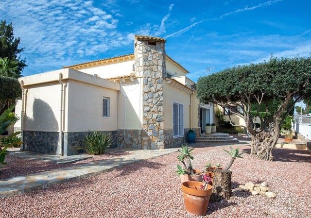 4 bedroom Villa for sale in Algorfa with pool - € 770,000 (Ref: 7863871)