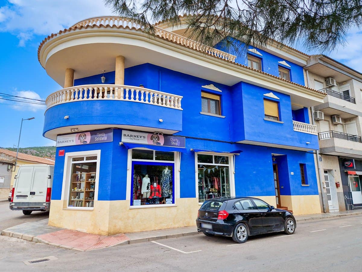 5 bedroom Townhouse for sale in Pinoso with pool - € 350,000 (Ref: 7878625)