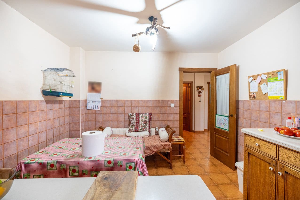 5 bedroom Townhouse for sale in Pinoso with pool - € 350,000 (Ref: 7878625)