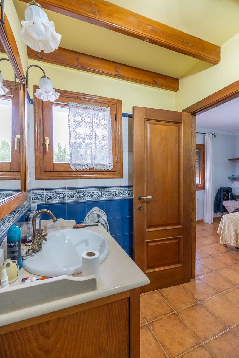 5 bedroom Townhouse for sale in Pinoso with pool - € 350,000 (Ref: 7878625)