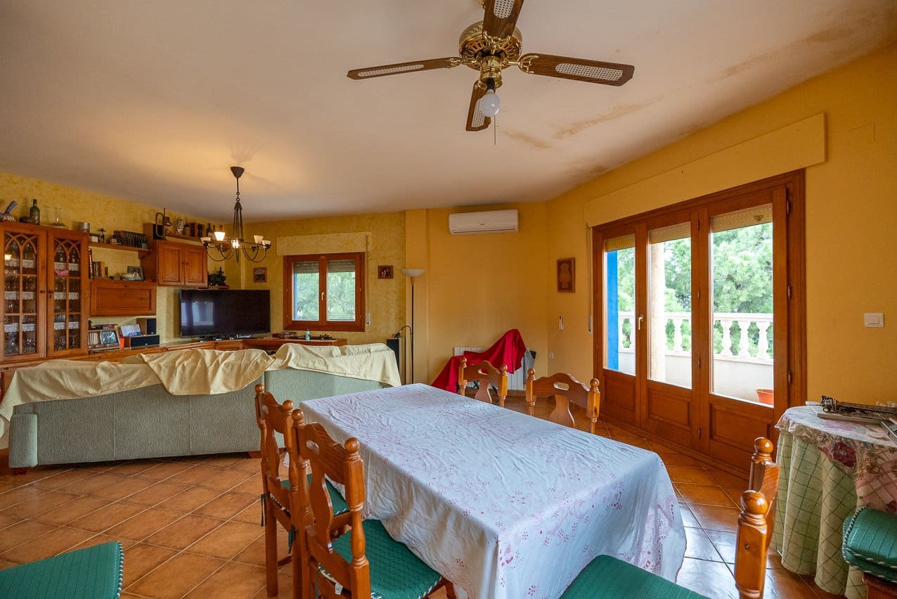 5 bedroom Townhouse for sale in Pinoso with pool - € 350,000 (Ref: 7878625)