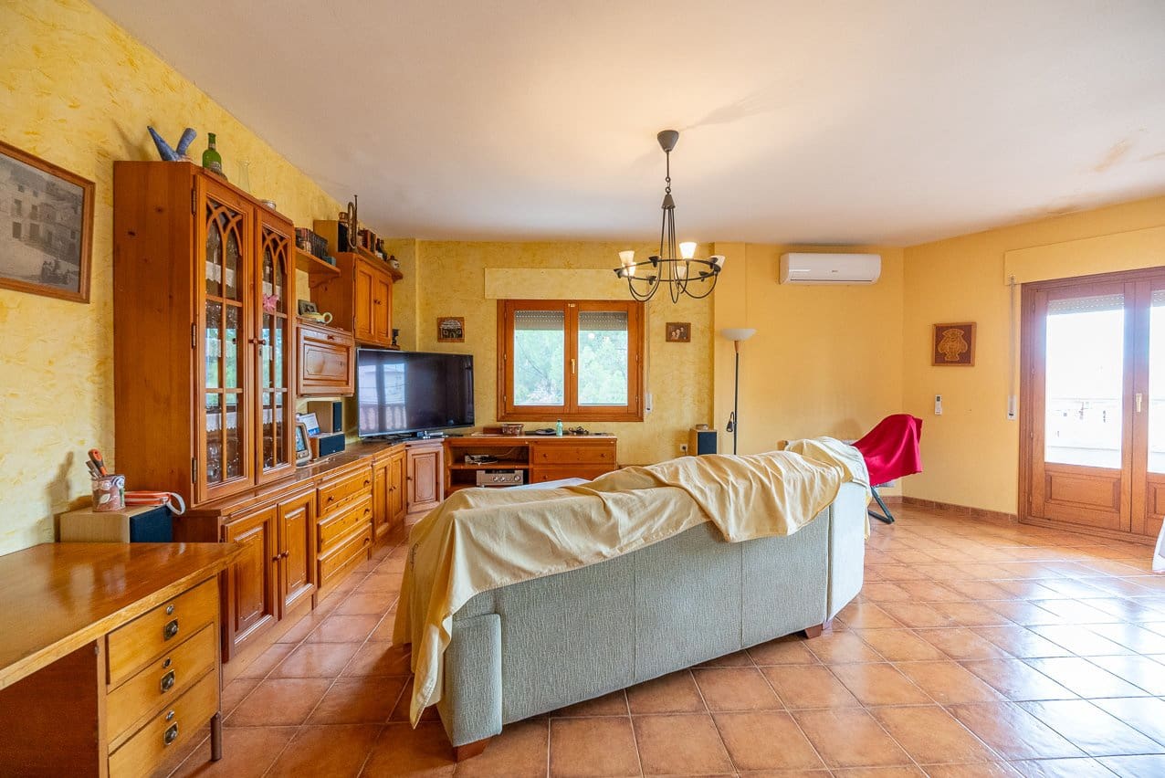 5 bedroom Townhouse for sale in Pinoso with pool - € 350,000 (Ref: 7878625)