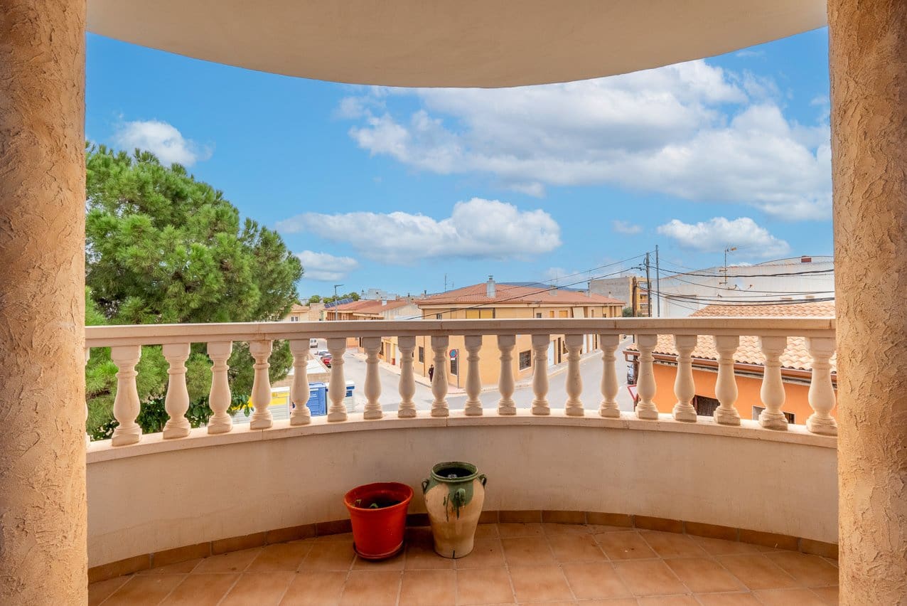 5 bedroom Townhouse for sale in Pinoso with pool - € 350,000 (Ref: 7878625)