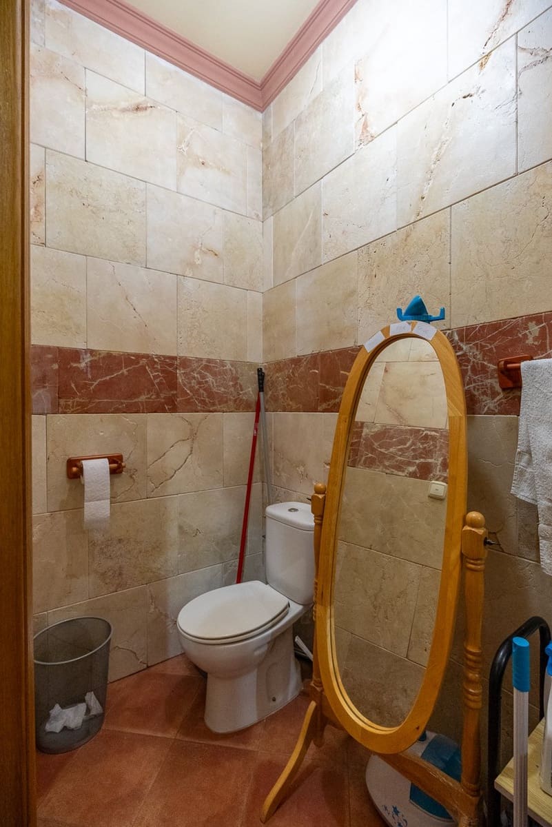 5 bedroom Townhouse for sale in Pinoso with pool - € 350,000 (Ref: 7878625)