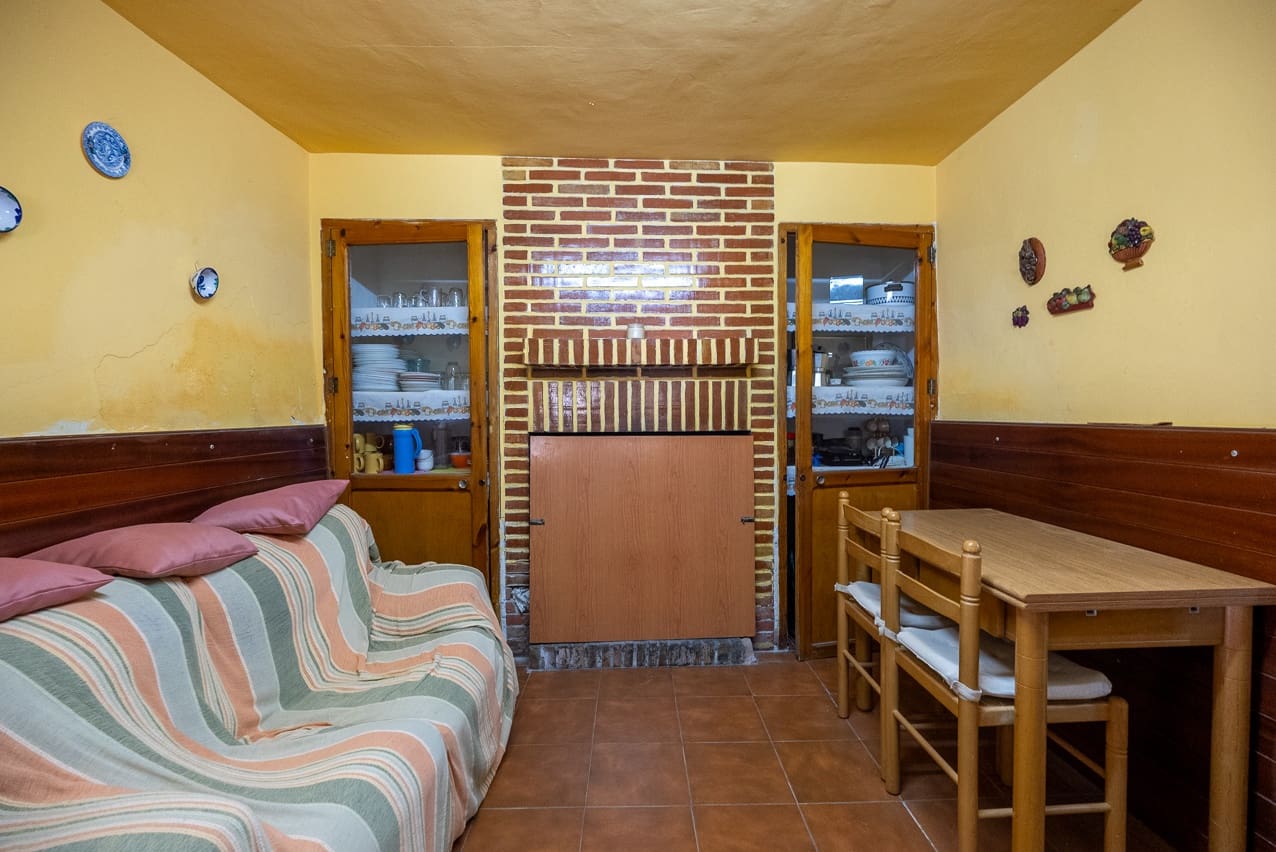 4 soveværelse Finca/Landehus til salg i Encebras med swimmingpool - € 70.000 (Ref: 7929043)