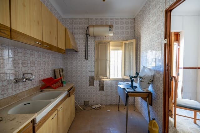 5 bedroom Townhouse for sale in L'Algueña / Alguenya with pool - € 89,950 (Ref: 7954313)