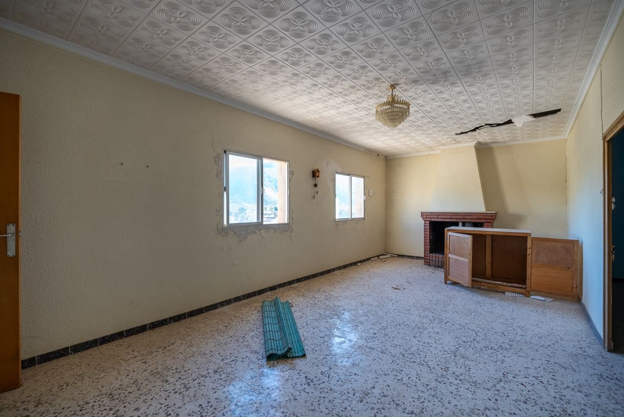 5 soveværelse Byhus til salg i L'Alguena / Alguenya med swimmingpool - € 89.950 (Ref: 7954313)