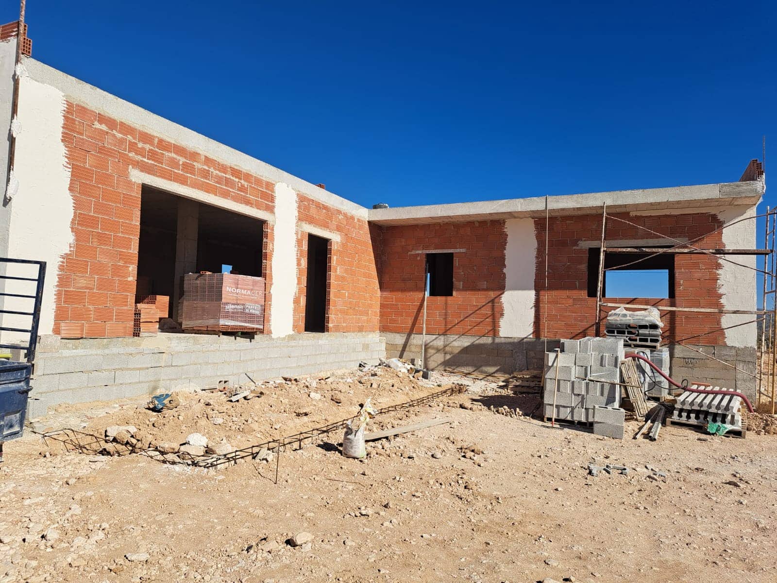 3 bedroom Villa for sale in Pinoso with pool - € 285,000 (Ref: 7954314)