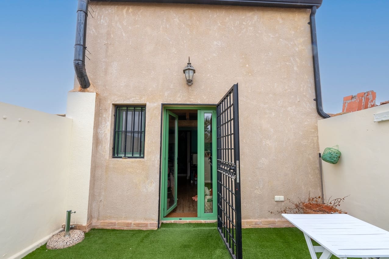 3 soveværelse Finca/Landehus til salg i Pinoso med swimmingpool - € 149.000 (Ref: 8012855)