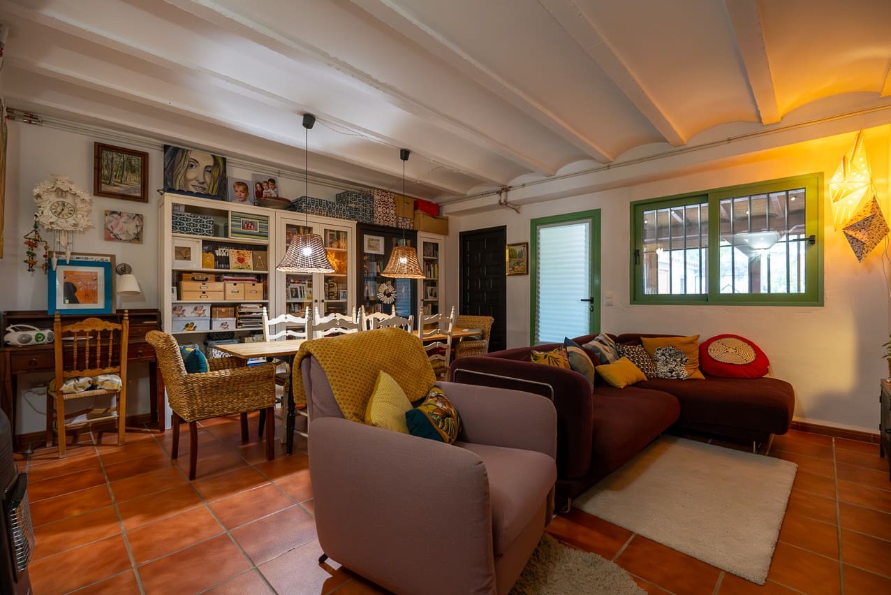 3 soveværelse Finca/Landehus til salg i Pinoso med swimmingpool - € 149.000 (Ref: 8012855)