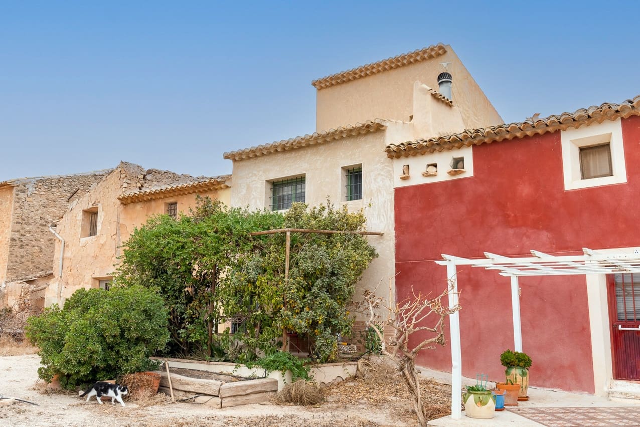 3 soveværelse Finca/Landehus til salg i Pinoso med swimmingpool - € 149.000 (Ref: 8012855)