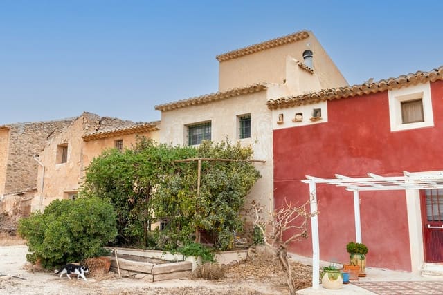 3 soveværelse Finca/Landehus til salg i Pinoso med swimmingpool - € 149.000 (Ref: 8012855)