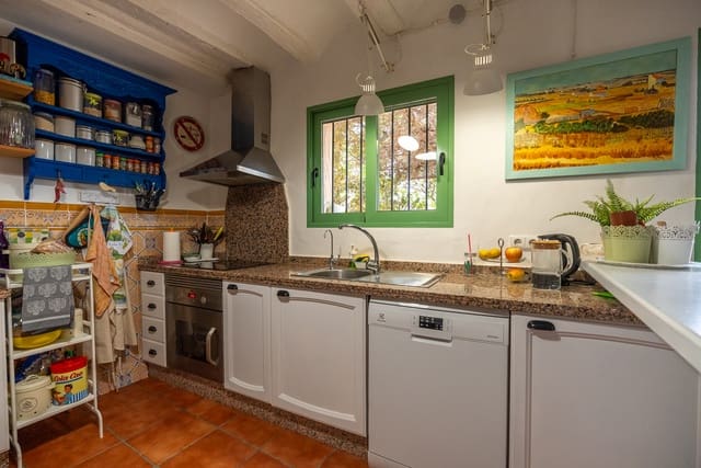 3 soveværelse Finca/Landehus til salg i Pinoso med swimmingpool - € 149.000 (Ref: 8012855)