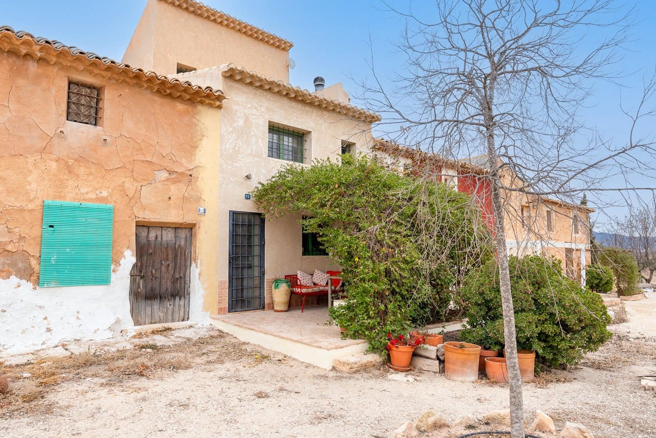 3 slaapkamer Finca/Landhuis te koop in Pinoso met zwembad - € 129.000 (Ref: 8012855)