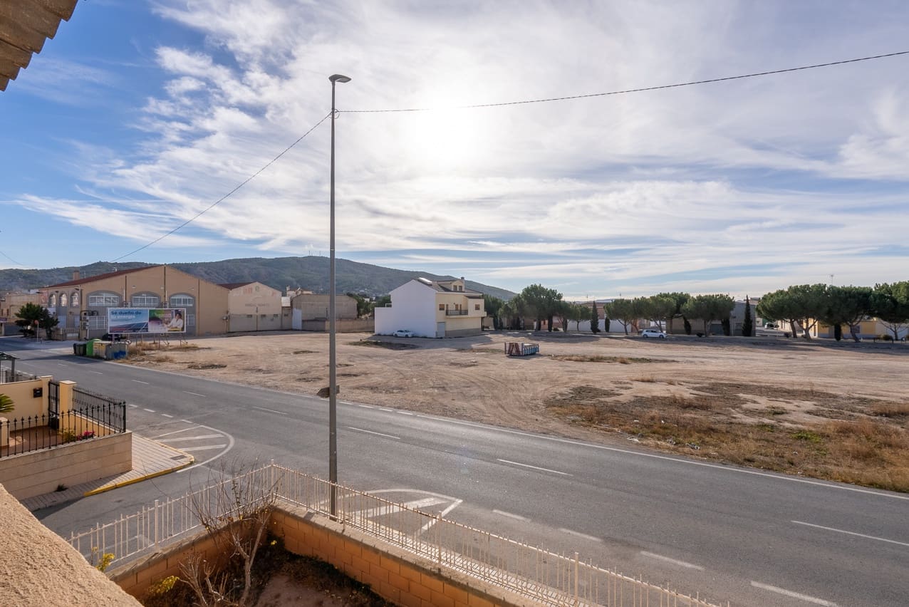 6 soverom Hus til salgs i Pinoso med svømmebasseng - € 139 950 (Ref: 8026567)