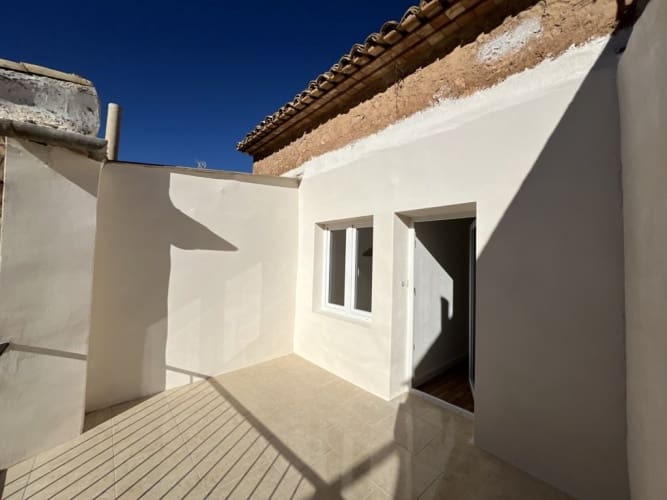 3 bedroom Townhouse for sale in Pinoso with pool - € 165,000 (Ref: 8101022)