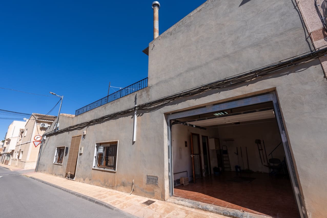 3 bedroom Townhouse for sale in Pinoso with pool - € 135,000 (Ref: 8145613)