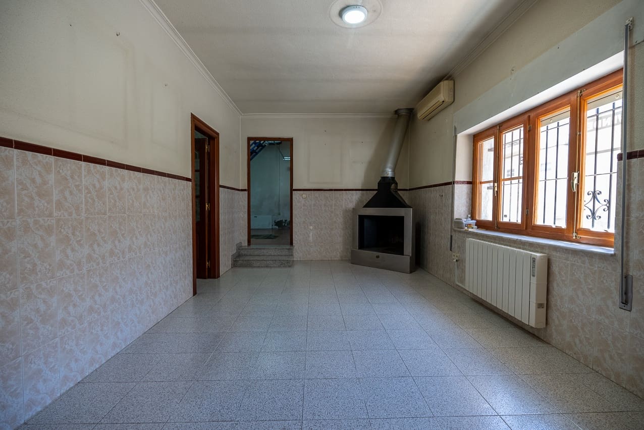 3 bedroom Townhouse for sale in Pinoso with pool - € 135,000 (Ref: 8145613)