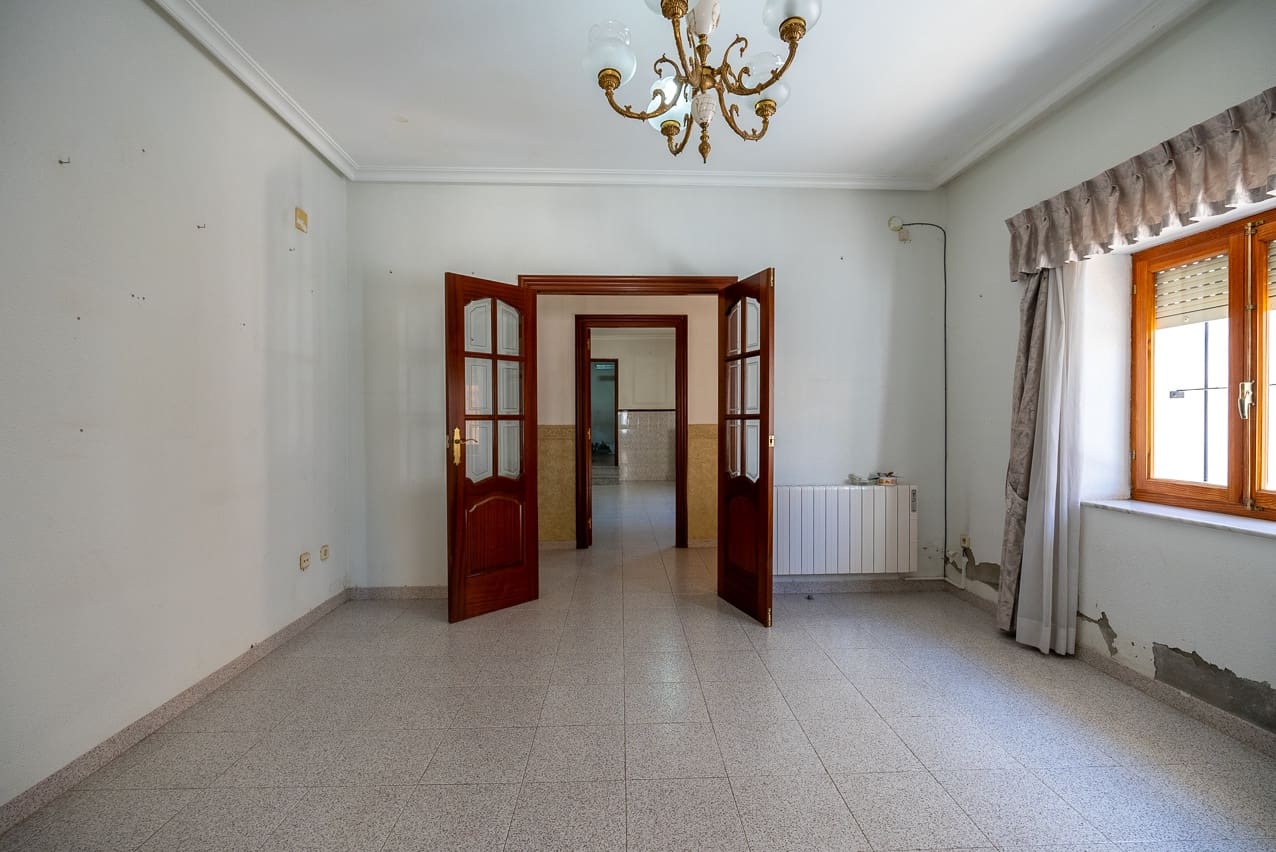 3 bedroom Townhouse for sale in Pinoso with pool - € 135,000 (Ref: 8145613)