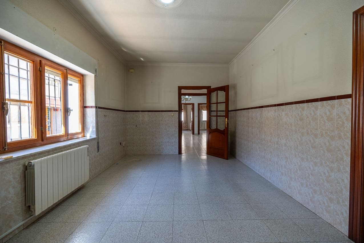 3 bedroom Townhouse for sale in Pinoso with pool - € 135,000 (Ref: 8145613)