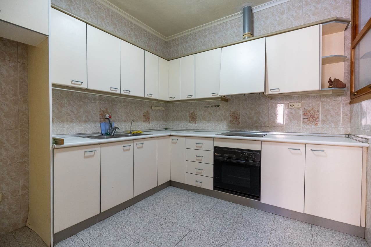 3 bedroom Townhouse for sale in Pinoso with pool - € 135,000 (Ref: 8145613)