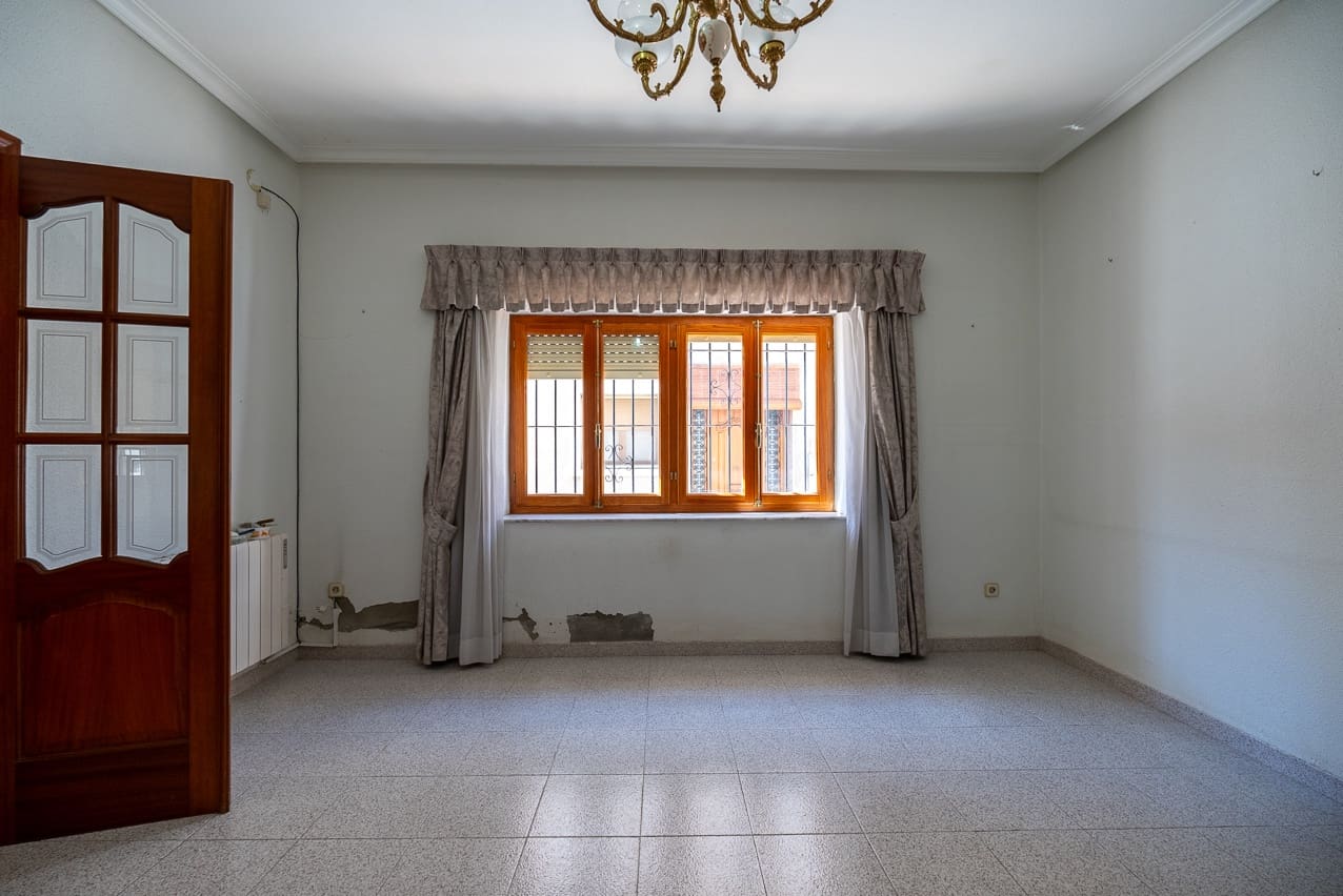 3 bedroom Townhouse for sale in Pinoso with pool - € 135,000 (Ref: 8145613)