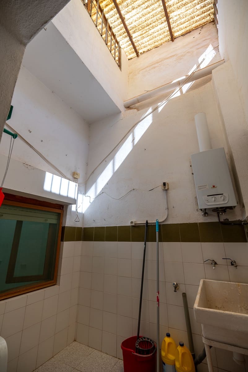 3 bedroom Townhouse for sale in Pinoso with pool - € 135,000 (Ref: 8145613)