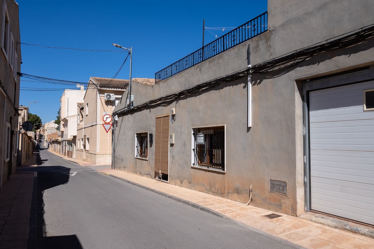 3 bedroom Townhouse for sale in Pinoso with pool - € 135,000 (Ref: 8145613)