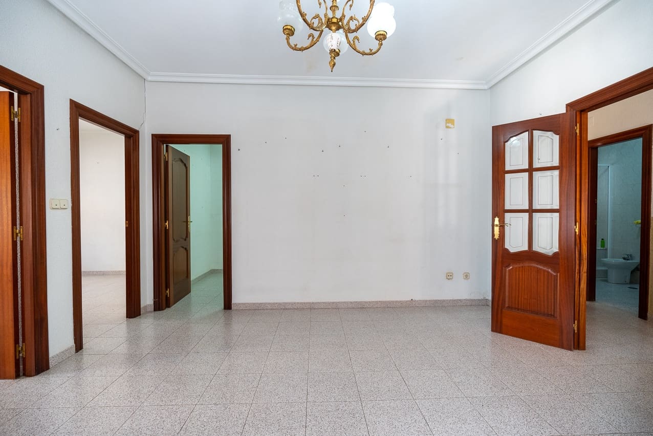 3 bedroom Townhouse for sale in Pinoso with pool - € 135,000 (Ref: 8145613)